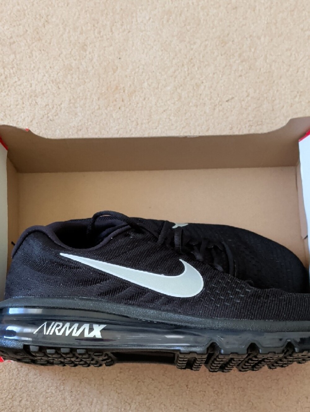 Nike Black Men’s Air Max 2017 Sneakers with White Swoosh - Picture 3 of 4
